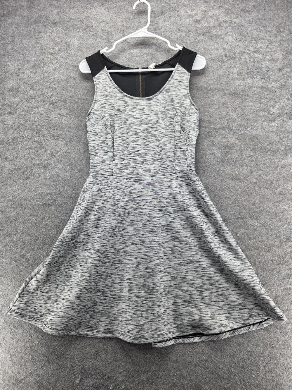 Old Navy Dress Womens Medium Gray Black Sleeveless Fit Flare Zip Stretch Casual